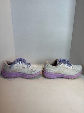 Brooks limited edition Empower Her lavender lilac running sneakers size US 8.5